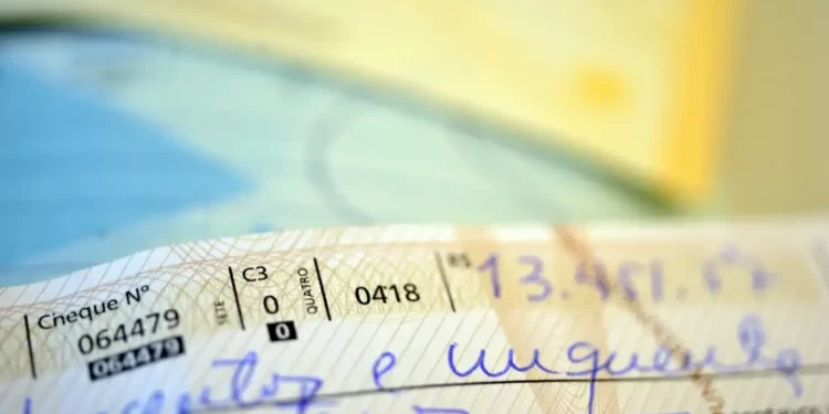 Uso de cheques no Brasil cai 95% desde 1995