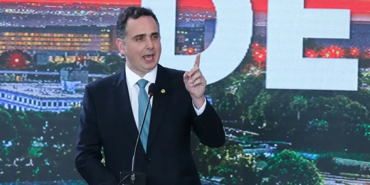 Poderes estão vigilantes contra “traidores da pátria”, diz Pacheco
