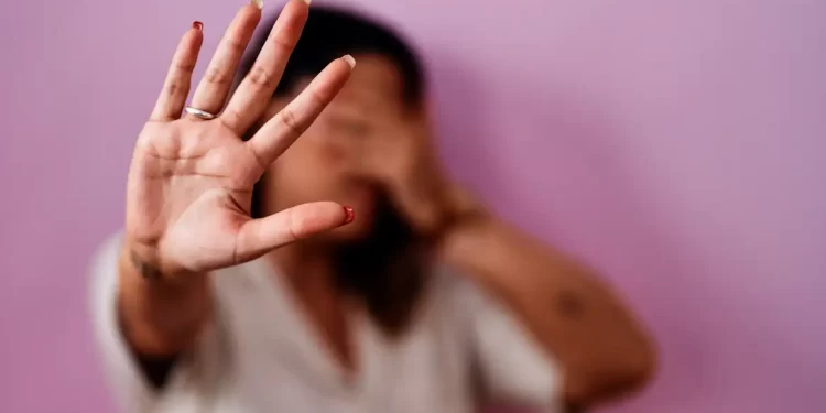 Cartilha reúne orientações às brasileiras no exterior sobre violência