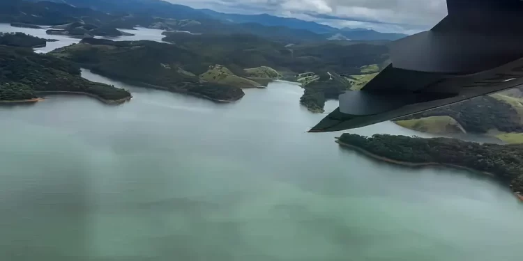 Buscas a helicóptero que desapareceu no litoral de SP chegam ao 6º dia