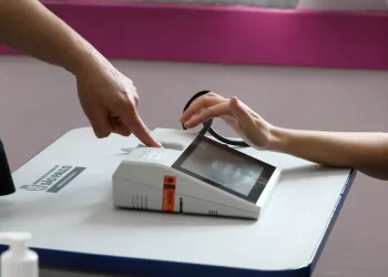 TRE-RJ faz campanha para concluir biometria de 4 milhões de eleitores