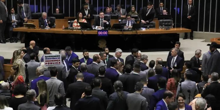 Presidente Lula sanciona LDO de 2024 com vetos e meta fiscal zero