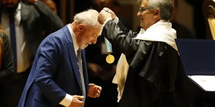 Lula participa de comemoração de 90 anos da USP