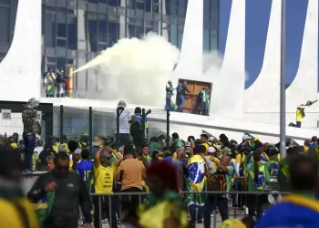Nove em cada dez brasileiros reprovam invasões de 8 de janeiro
