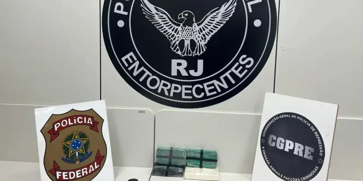PF prende homem que transportava cocaína em rodovia no Rio de Janeiro