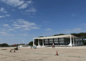 Praça dos Três Poderes será restaurada, diz Cappelli