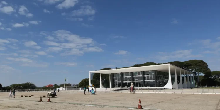 Praça dos Três Poderes será restaurada, diz Cappelli