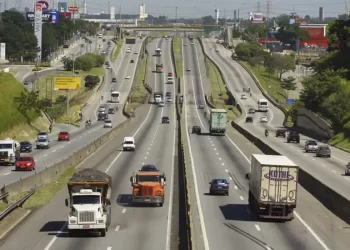 Via Dutra permanece com restrições em trecho no sentido São Paulo