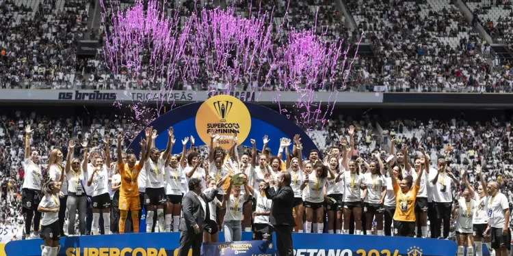 Corinthians derrota Cruzeiro e conquista tri da Supercopa feminina