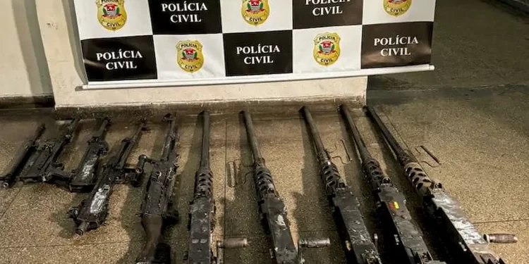 Militares e civis são denunciados por furto de metralhadoras