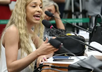 Erika Hilton é primeira deputada trans a liderar bancada no Congresso