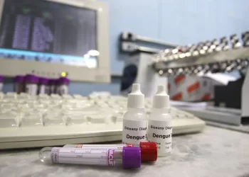 Preços do exame de dengue variam até 276% entre laboratórios do Rio