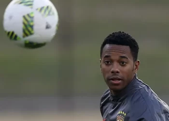 STJ começa a julgar possibilidade de Robinho cumprir pena no Brasil