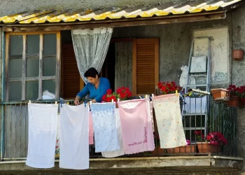 Empreendedoras gastam 3 vezes mais tempo que homens em serviço de casa