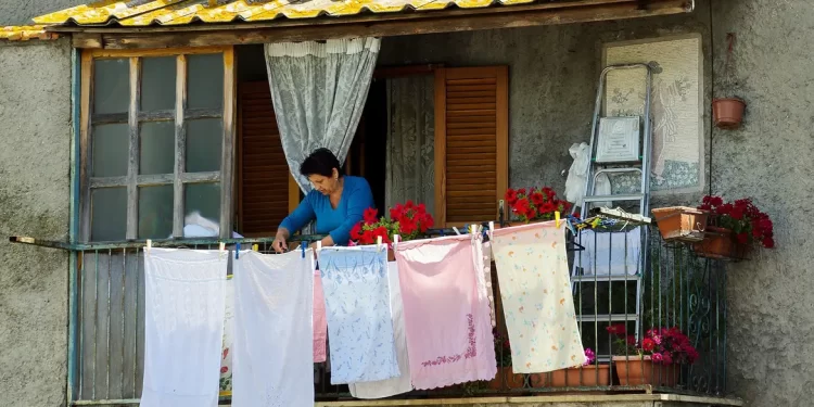 Empreendedoras gastam 3 vezes mais tempo que homens em serviço de casa