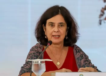 Acordo para produção nacional da Qdenga sairá em breve, diz ministra