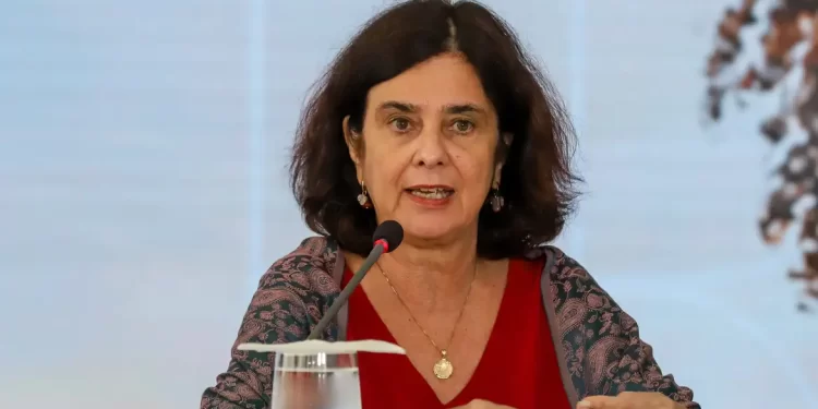 Acordo para produção nacional da Qdenga sairá em breve, diz ministra
