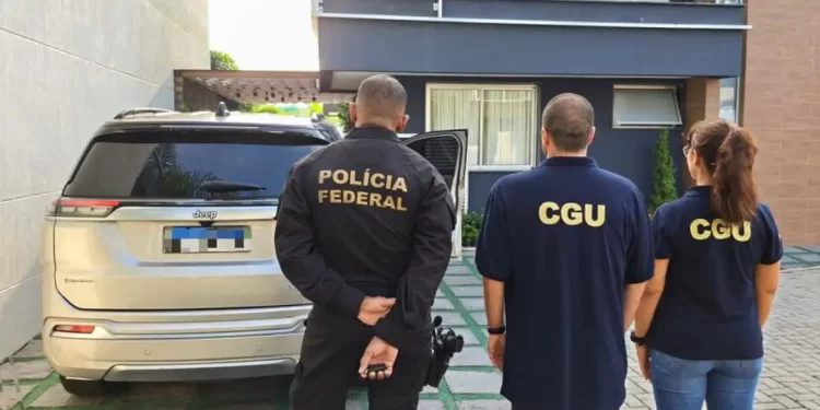 Polícia Federal combate quadrilha que superfaturou compras para covid