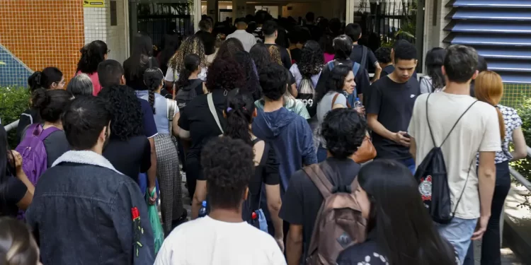 Pé-de-Meia: estudantes já podem saber se foram contemplados