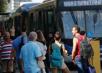 Setor de Serviços recua 0,9% após três meses de alta
