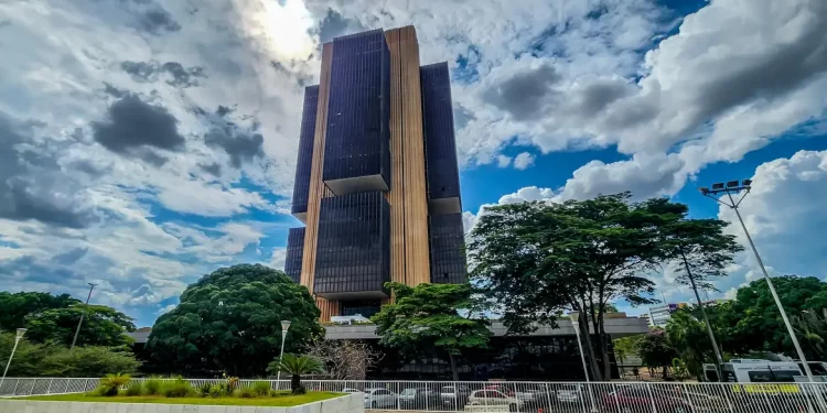 Brasileiros ainda não sacaram R$ 7,79 bi de valores a receber