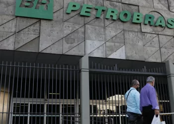 Petrobras entrará com recurso contra suspensão de conselheiro