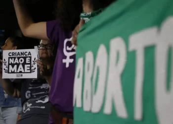 Saiba como é a legislação sobre aborto pelo mundo
