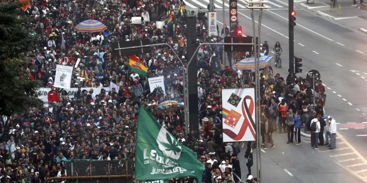 Marcha da Maconha de SP protesta contra prisões e violência policial