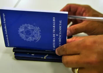 Desemprego cai para 6,8% no trimestre encerrado em julho