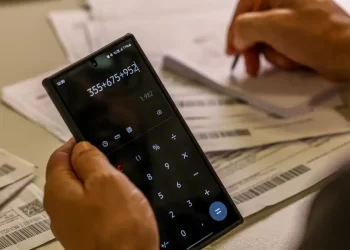 Taxa média de juro caiu para 51,2% em julho para pessoas físicas