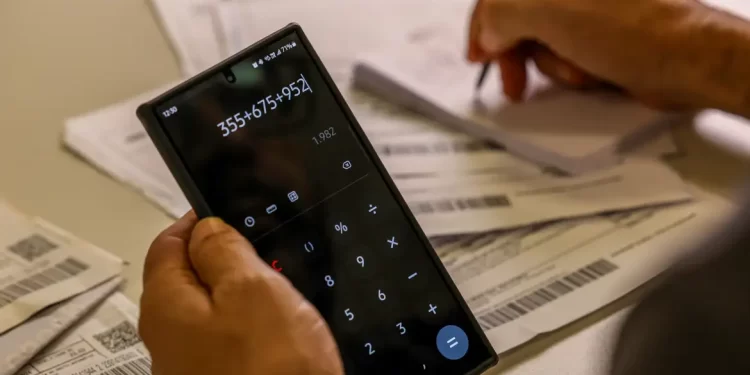 Taxa média de juro caiu para 51,2% em julho para pessoas físicas