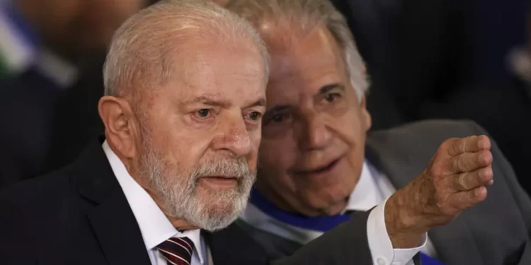 Lula diz que alistamento feminino dará diversidade às Forças Armadas