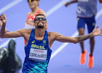 Júlio César Agripino é ouro e bate recorde mundial na corrida dos 5 km