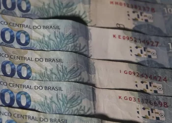 Orçamento de 2025 prevê salário mínimo de R$ 1.509