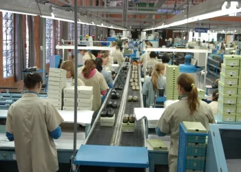 Juros e conflitos impedem queda de Índice de Incerteza Econômica
