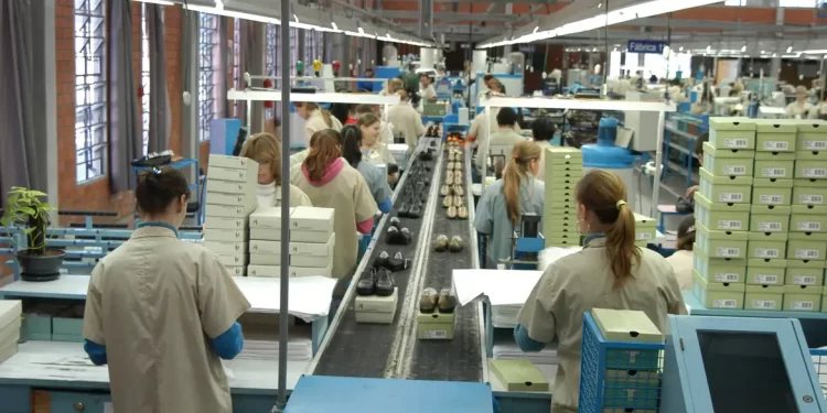 Juros e conflitos impedem queda de Índice de Incerteza Econômica