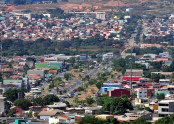 Ibaneis proíbe tráfego de caminhões na DF-463, em São Sebastião, após acidente