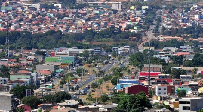 Ibaneis proíbe tráfego de caminhões na DF-463, em São Sebastião, após acidente
