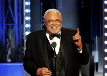 Voz de Darth Vader, James Earl Jones morre aos 93 anos