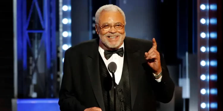 Voz de Darth Vader, James Earl Jones morre aos 93 anos