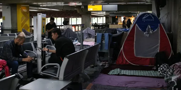Liminar impede deportação de 70 imigrantes do aeroporto de Guarulhos