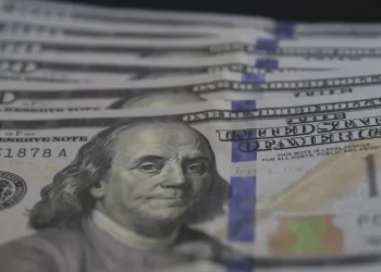 Dólar fecha abaixo de R$ 5,60 com dados de emprego nos EUA