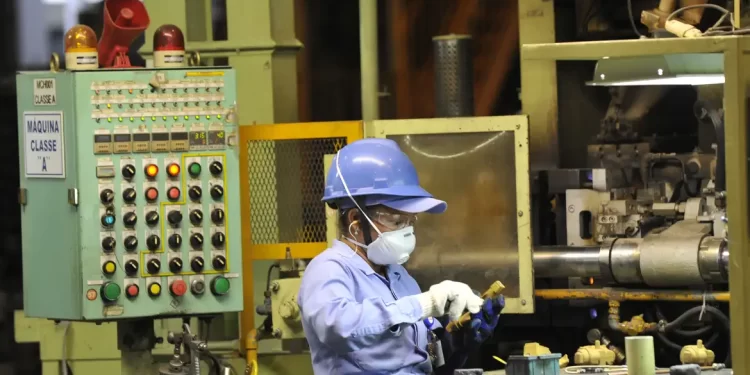 Indústria de transformação continua em patamar superior ao de 2023