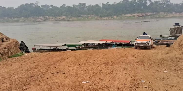 Seca no Rio Madeira e queimadas afetam moradores de Porto Velho