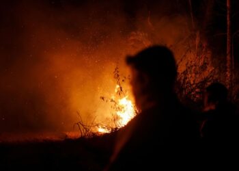 Brasil envia equipe de bombeiros para combater incêndios na Bolívia