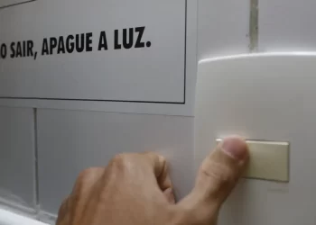 Energia elétrica puxa queda de preços em agosto, diz IBGE