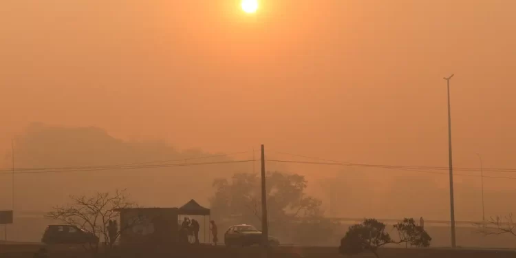 Escolas cancelam aulas por causa da fumaça no Distrito Federal
