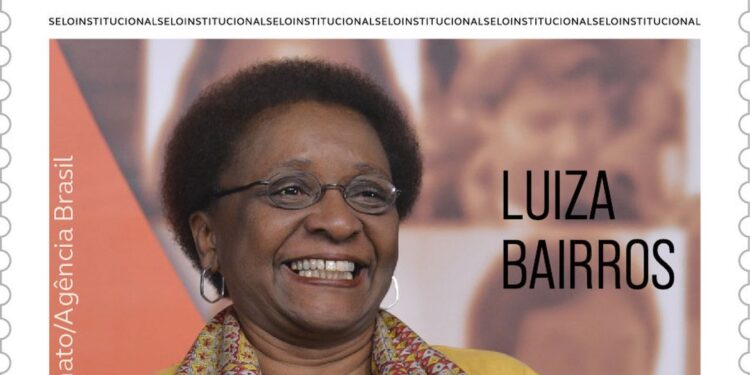 Selo dos Correios celebra Luiza Bairros, ex-ministra e ativista negra