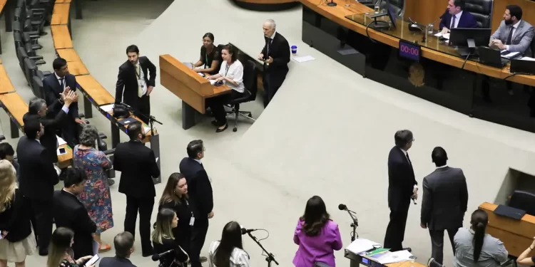 Câmara conclui votação da desoneração da folha de pagamento