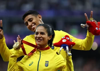 Jerusa Geber brilha nos 200 metros classe T11 para ficar com o ouro